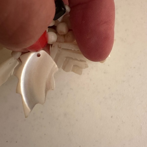 MOTHER OF PEARL - Beautiful Cluster of Leaves and Beads Vintage Necklace 18”L - Picture 7 of 10